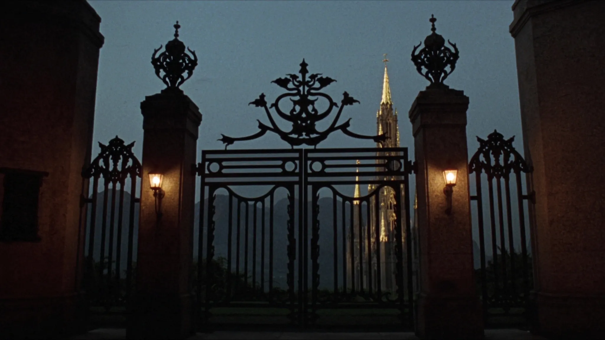 Walk to Work — The Gate · Tudor City Place